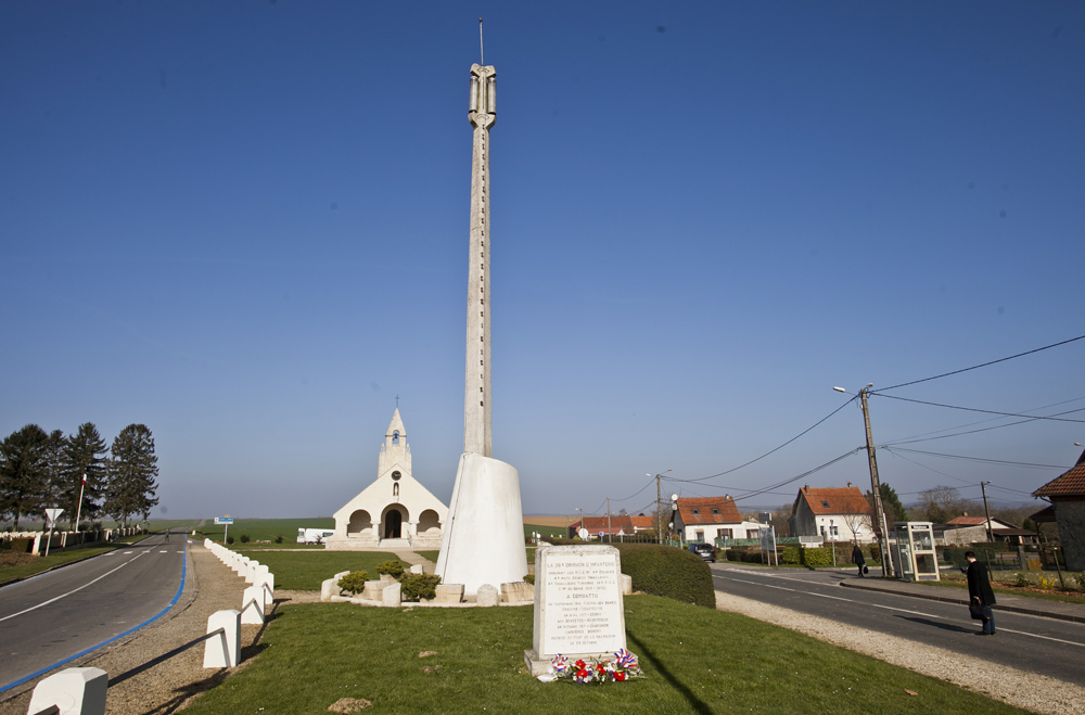La lanterne des morts et la chapelle-Mémorial de Cerny-en-Laonnois (Aisne)
