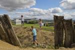 Enfants à proximité de la Caverne du Dragon-Musée du Chemin des Dames (Aisne)