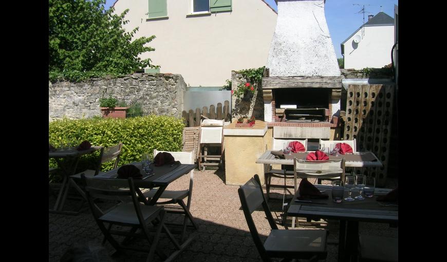 Restaurant Au Plaisir des Mets_terrasse < Bruyères-et-Montbérault < Aisne < Picardie