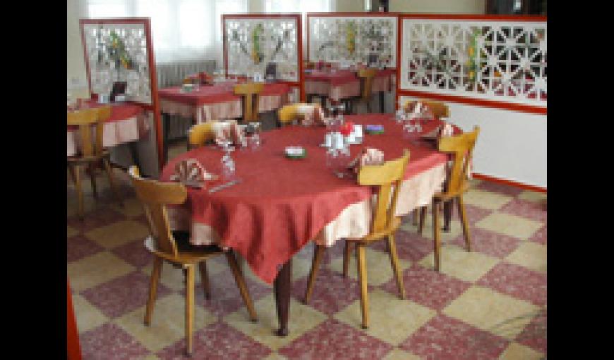 bourg-et-comin_auberge_de_la_vallee_salle_restaurant