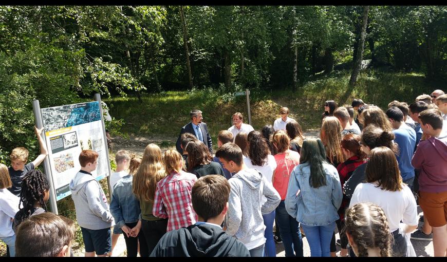 Inauguration du projet QR-Codes/Story-Maps au vieux-Craonne, par les 3e du collège de Corbeny (25 juin 2018)