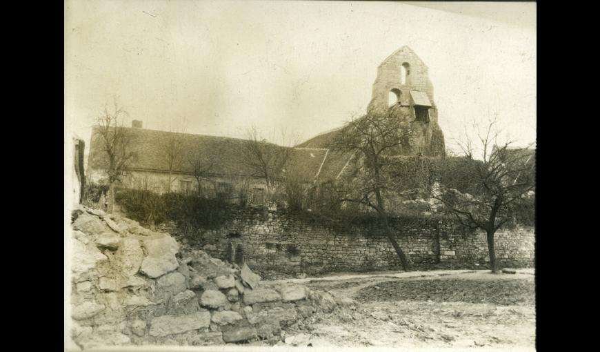 Eglise de Courtecon, en partie détruite.