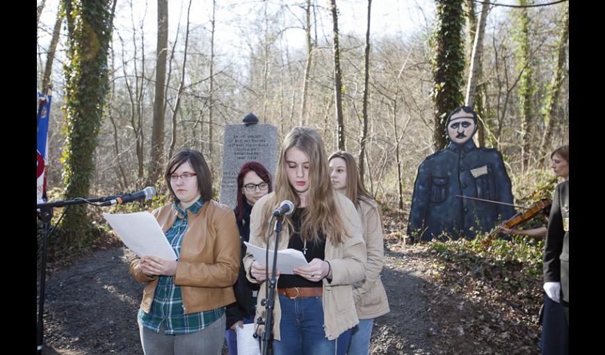 Cérémonie d'hommage à Guillaume Apollinaire par les collèges de Corbeny et de Saint-Memmie