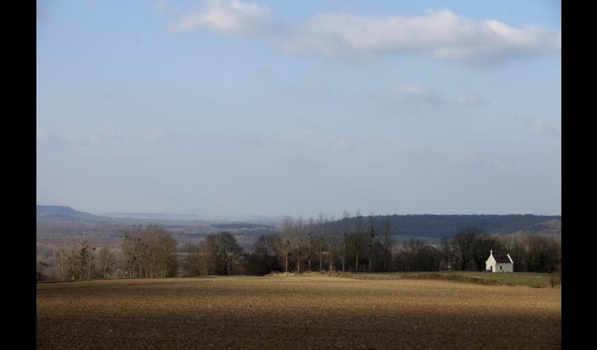 Vue panoramique depuis la Royère, sur la chapelle Ste Berthe à Pargny-Filain (Aisne)