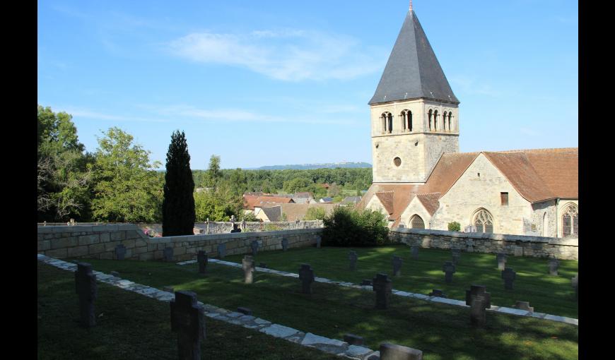 Vue sur le cimetière allemand et le cimetière communal de Veslud (Aisne)